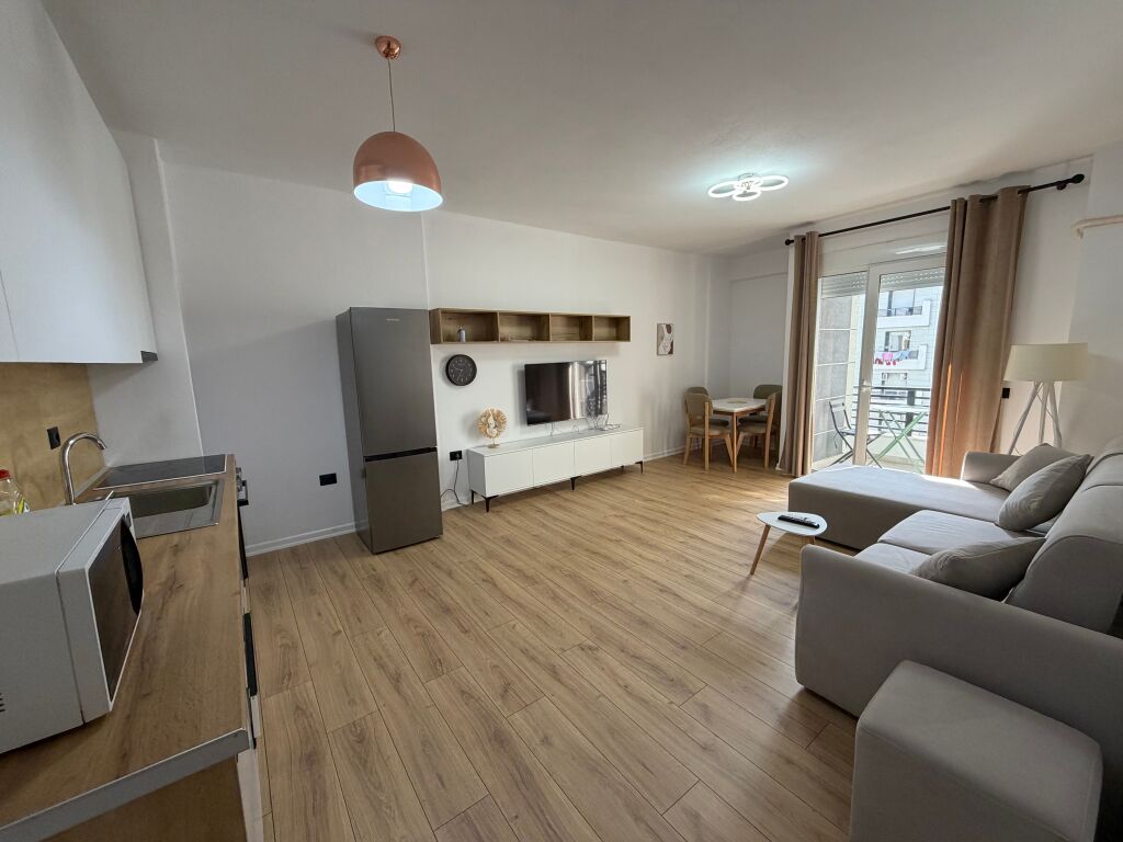 📣 AFFITTO Appartamento 2+1+2 📍 Complesso Star, Ex Parco degli Autobus ✨   🏢 Nuova Costruzione  🛋️ Arredato Con Condizioni Moderne   💶Prezzo 70.000 Leke