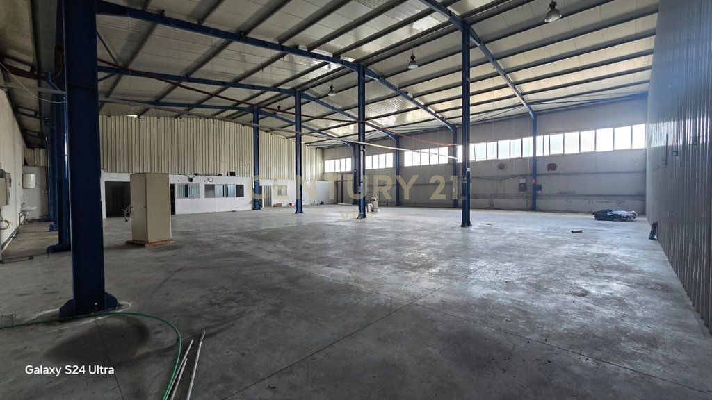 Magazinë me Qira në Autostradën Durrës-Tiranë 770m2