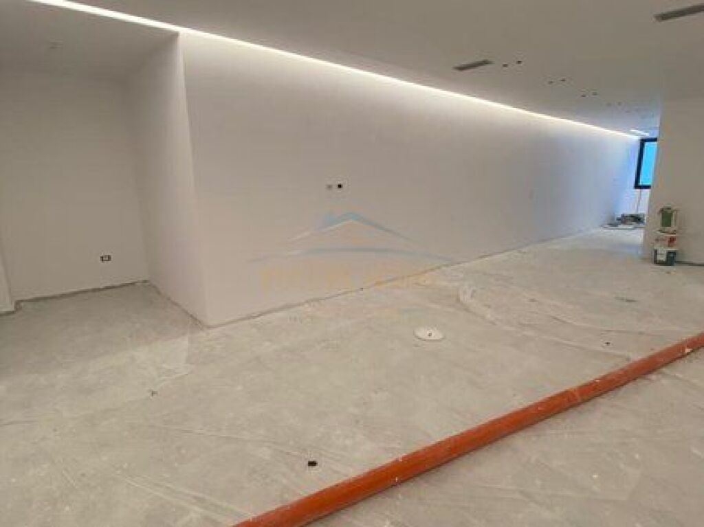 Shitet Apartament tek Ish Kombinati i Peshkut, Vlore