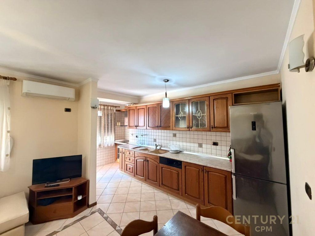 Jepet me qira apartament 2+1 në qendër të Tiranës