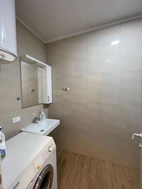 Appartamento 2+1+2 con posto auto in affitto nel complesso Delijorgji