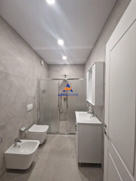 JEPET APARTAMENT ME QERA 2+1+BALLKON "RRUGA ZAGORIA, YZBERISHT" 500 EURO