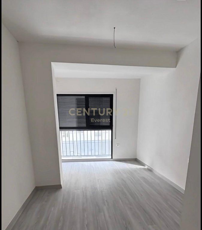 SHITET APARTAMENT 3+2 TEK BULEVARDI I RI