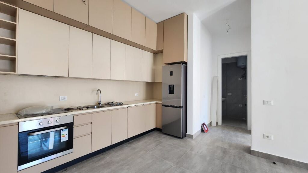 Appartamento vuoto in affitto a Delijorgj