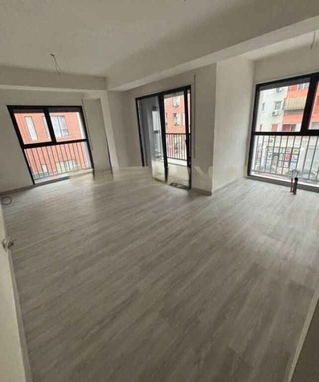 Apartament 3+2 Për Shitje në Bulevardi i Ri, Tiranë
