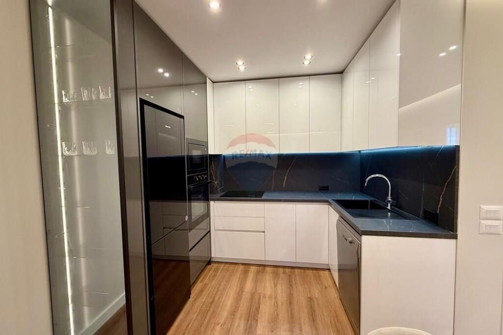 Apartament 2+1+2 me qera Pazari Ri