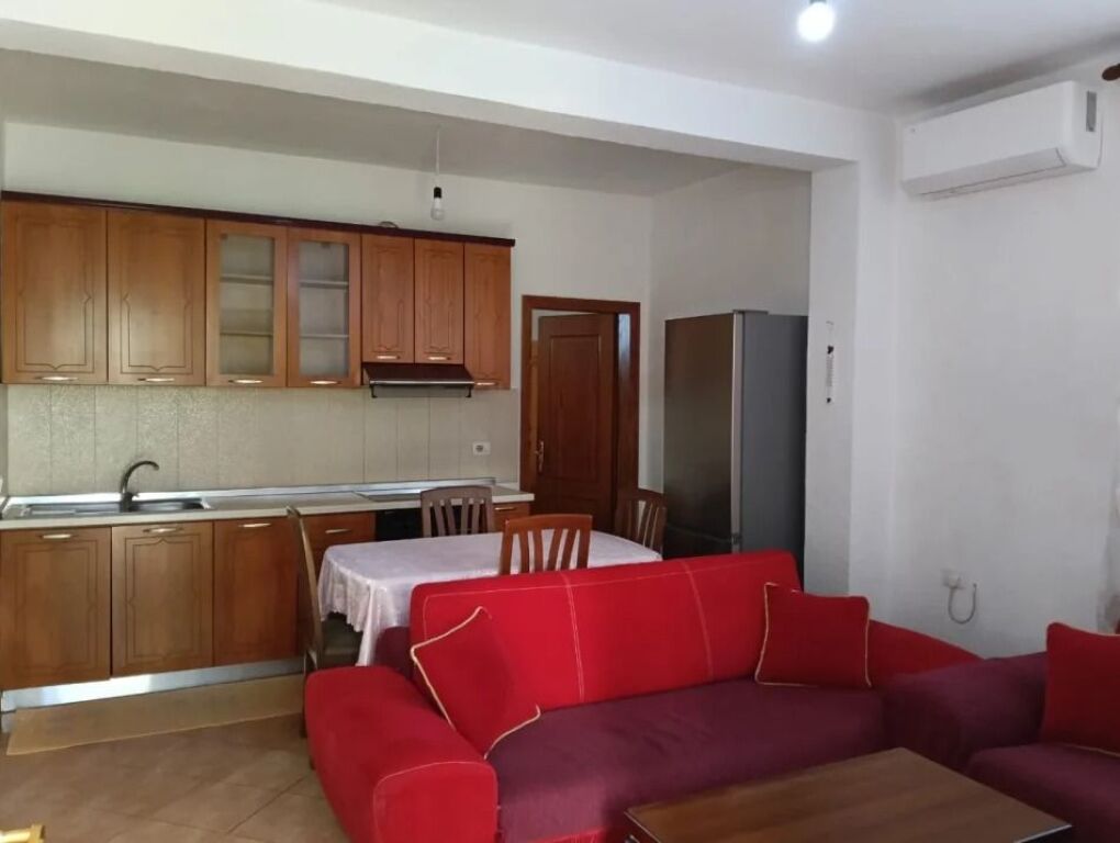 Qera | Shtëpi private 2 + 1 | Fabrika e Miellit | 350 €/muaj