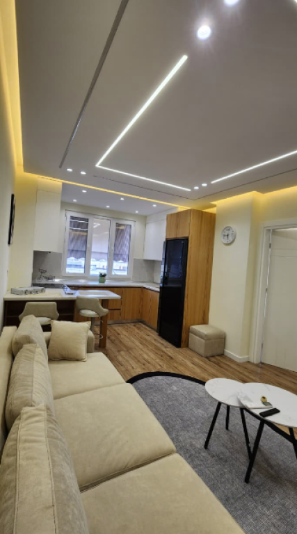 🏡 APARTAMENT 1+1 ME QIRA – PRANË UNIVERSITETIT MESDHETAR  