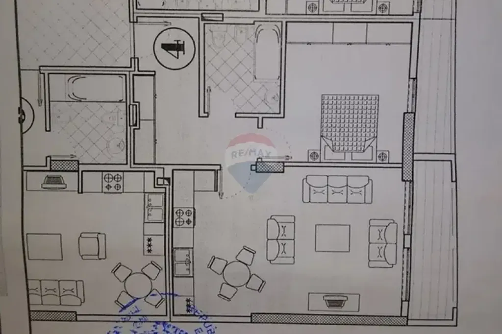 AMBIENT ME QERA TEK KIKA 1 KOMUNA E PARISIT (I PËRSHTATSHËM PËR ZYRË OSE KLINIKË)