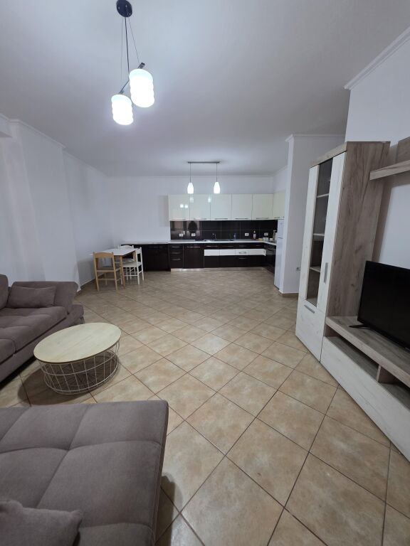 Apartament 2+1, Astir!