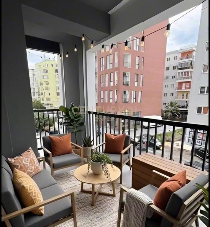 SHITET APARTAMENT 3+2 TEK BULEVARDI I RI