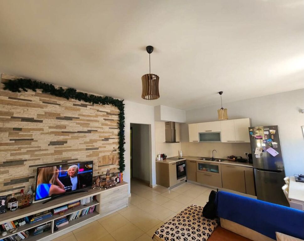 Shitet apart 2+1 te Kristal Center Komune Parisi