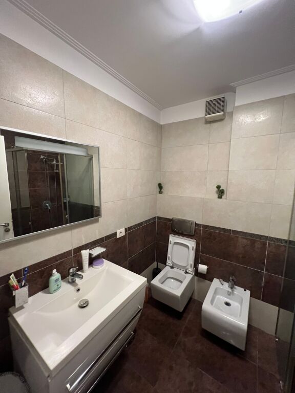 Shitet 1+1 te Liqeni Thatë