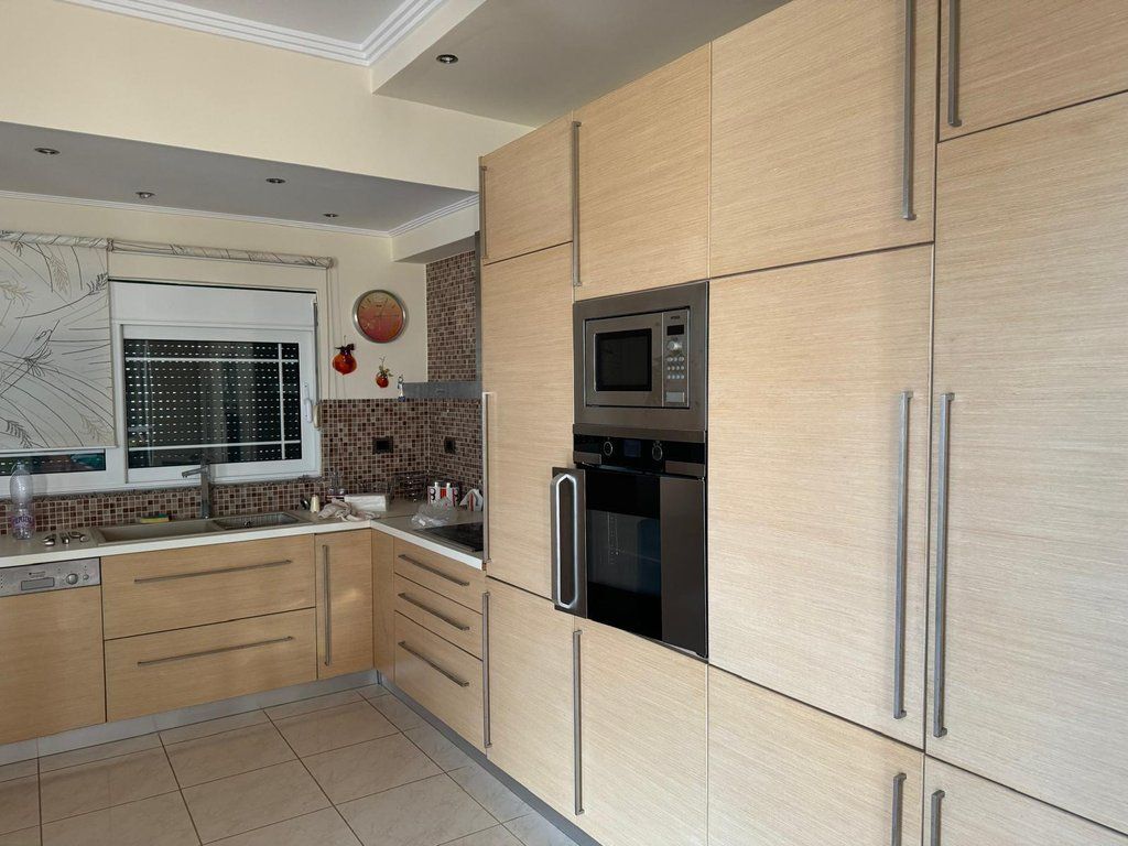 SARANDË, SHESIM OBJEKT 4- KATËSH ME PAMJE NGA DETI 1,700,000 €