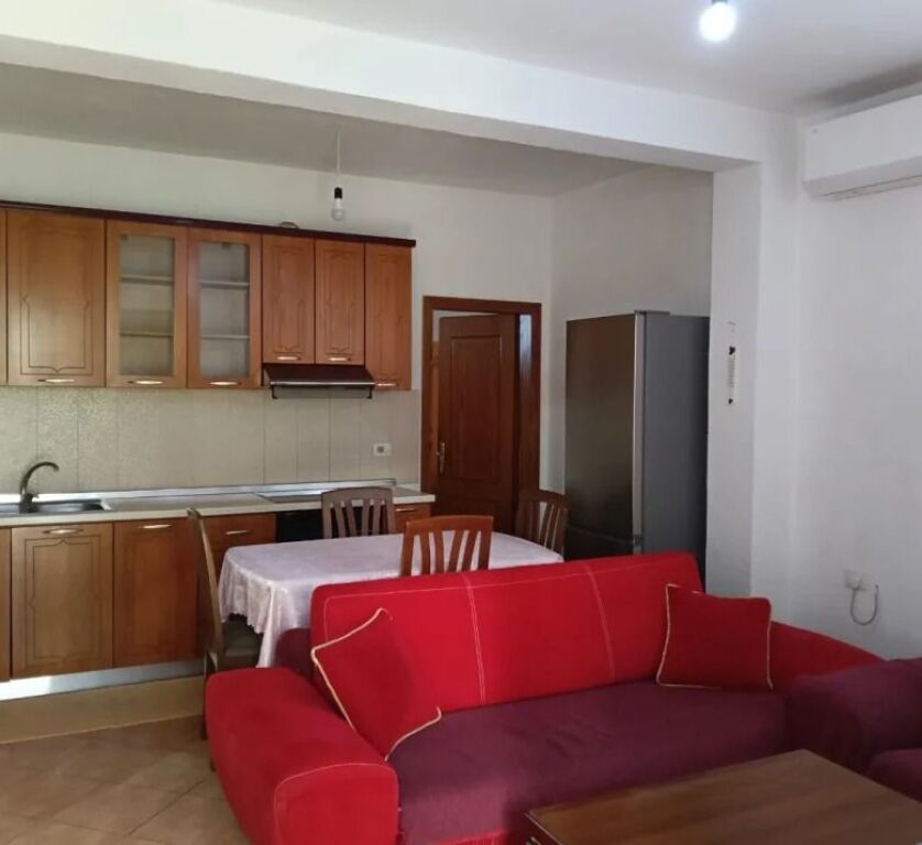Qera | Shtëpi private 2 + 1 | Fabrika e Miellit | 350 €/muaj