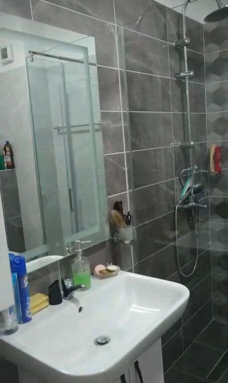 Affittasi 2+1+2 Complesso E88 presso Kupola 65.000 lek