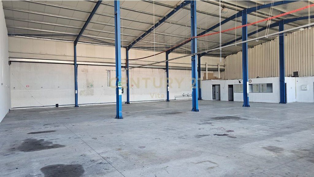 Magazinë me Qira në Autostradën Durrës-Tiranë 770m2