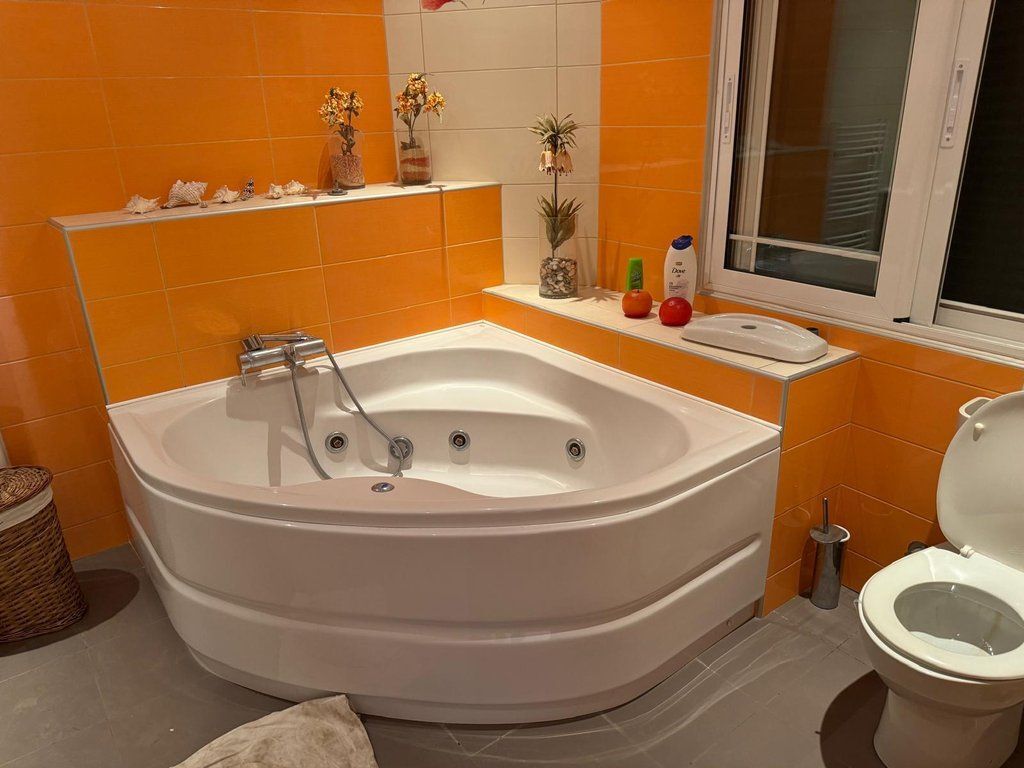 SARANDË, SHESIM OBJEKT 4- KATËSH ME PAMJE NGA DETI 1,700,000 €