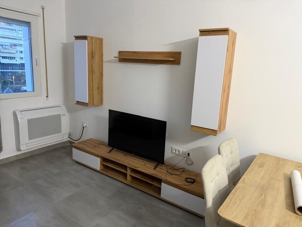 1+1 In Affitto, Piazza Shqiponja, Arredamento Nuovo