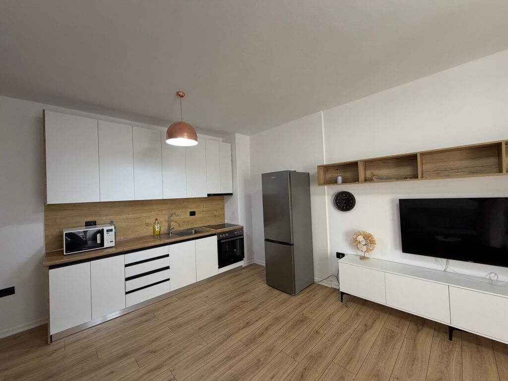 📣 AFFITTO Appartamento 2+1+2 📍 Complesso Star, Ex Parco degli Autobus ✨   🏢 Nuova Costruzione  🛋️ Arredato Con Condizioni Moderne   💶Prezzo 70.000 Leke