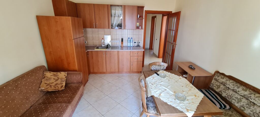 Jepet me Qera Apartament 2+1 tek Pazari Ri
