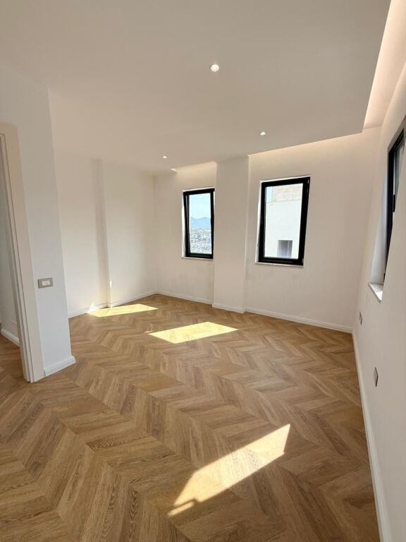 🏡 Vilë Luksoze me Pishinë për Shitje – Mjull Bathore, pranë TEG