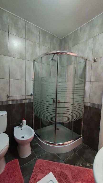 Shitet Garsoniere e përshtatur si 1+1 në Don Bosko!! 105,000 €