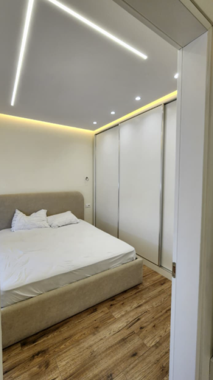 🏡 APARTAMENT 1+1 ME QIRA – PRANË UNIVERSITETIT MESDHETAR  