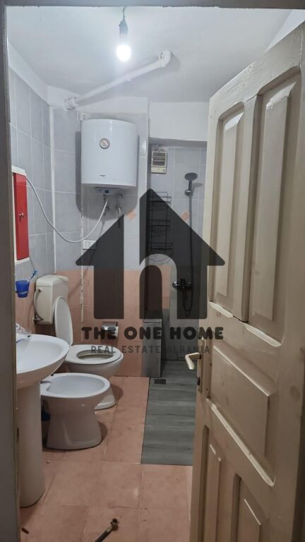 Shitet Garsoniere - Rruge Elbasanit . Kati 2