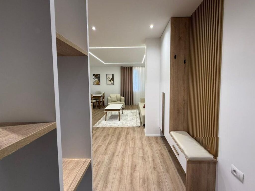 SHITJE 1+1 prane qendres te rruga fortuzi