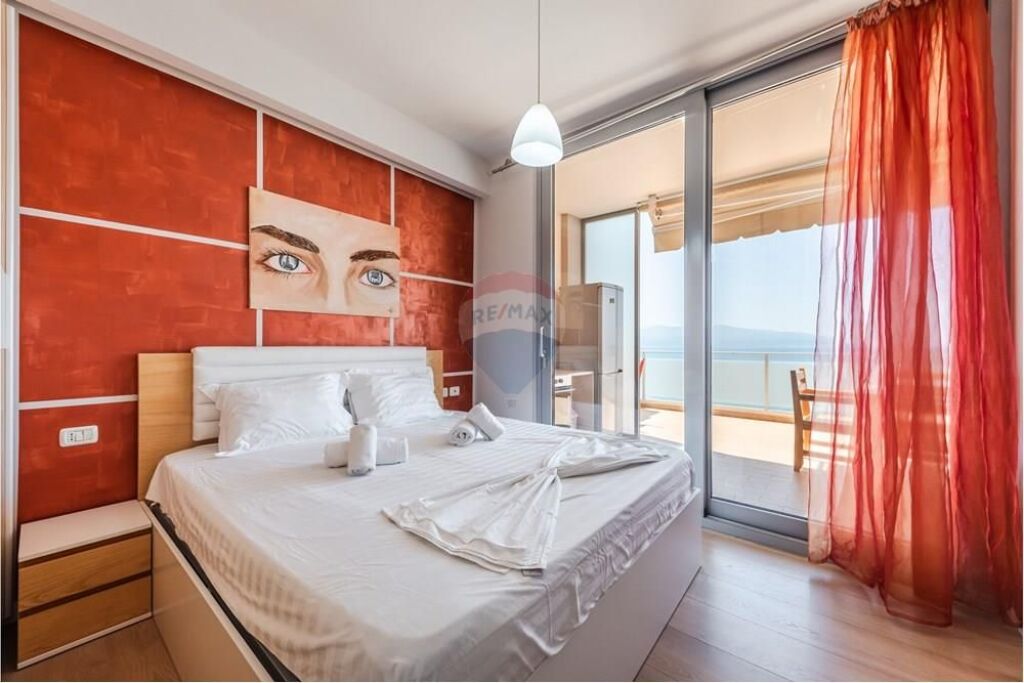 🏡 Apartament 1+1 për Qira – Lungomare, Vlorë