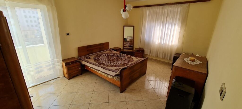 APARTAMENT ME QERA 2+1 PAZARI I RI 50.000 LEKE FH-64495