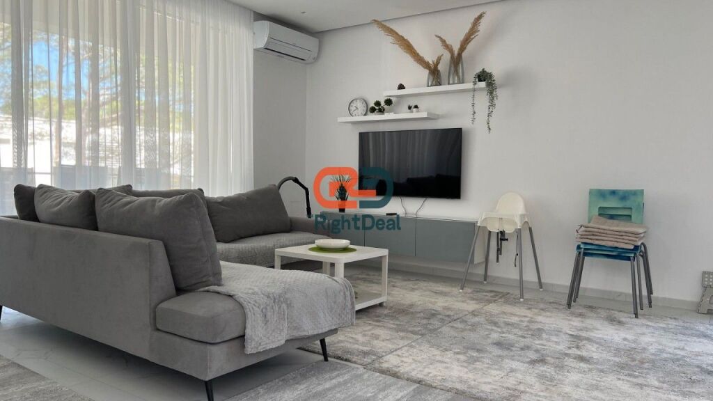 A San Pietro, nella Baia di Lalzi, in vendita un super appartamento 2+1 con planimetria perfetta!