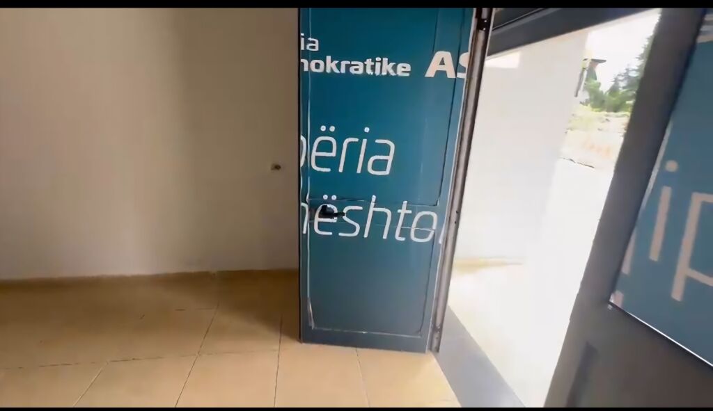 📌 Ambient Biznesi me Qera – 60m² në Rrugën Kadri Prishtina, Ideal për Zyre ose Dyqan