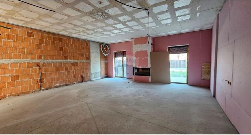 Duplex for sale in the Mjull Bathores area of Diellon Residence.