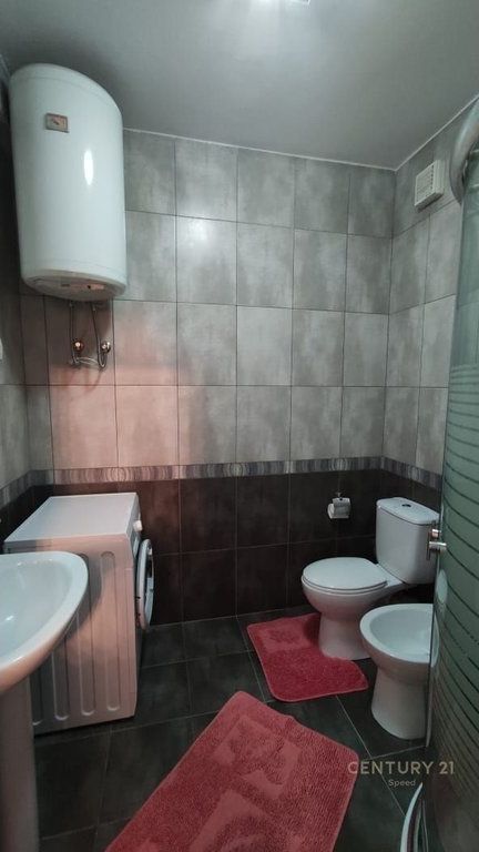 Shitet Garsoniere e përshtatur si 1+1 në Don Bosko!! 105,000 €