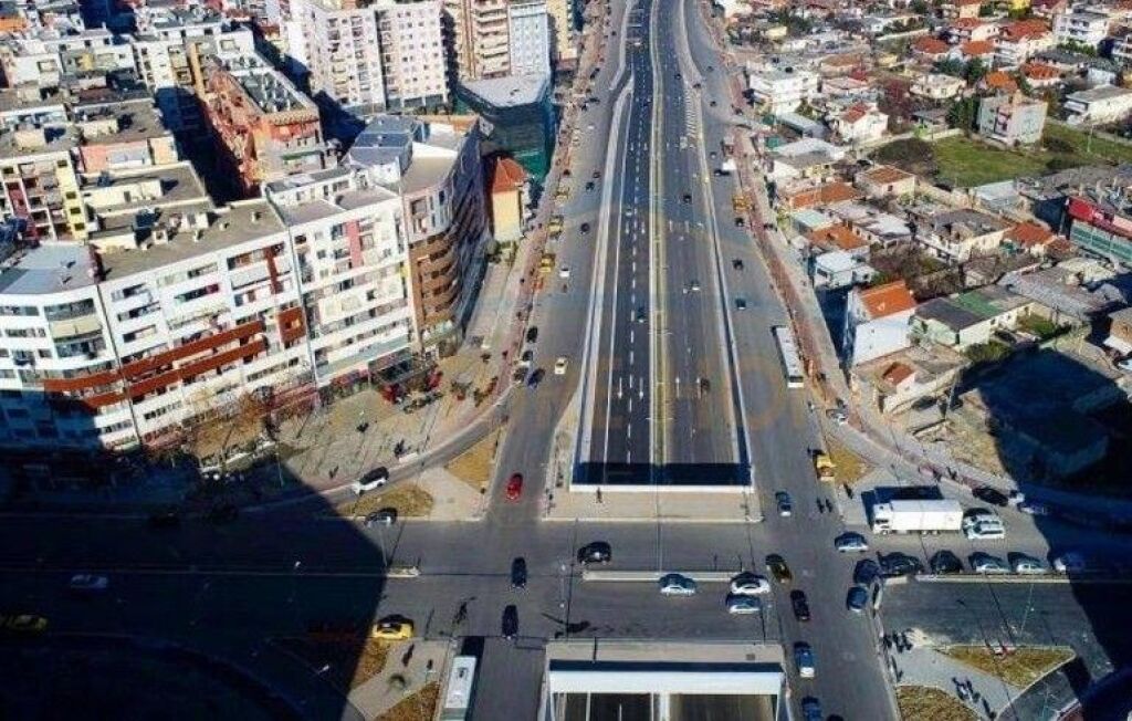 Në shitje, Apartament 2+1+2+Vend parkimi, Rruga e Re, Tiranë