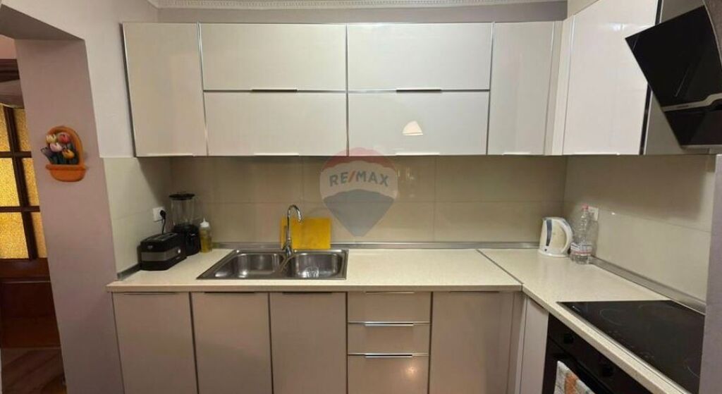 SHITET APARTAMENT 3+1 – RRUGA E KAVAJËS ID: 530491001-596