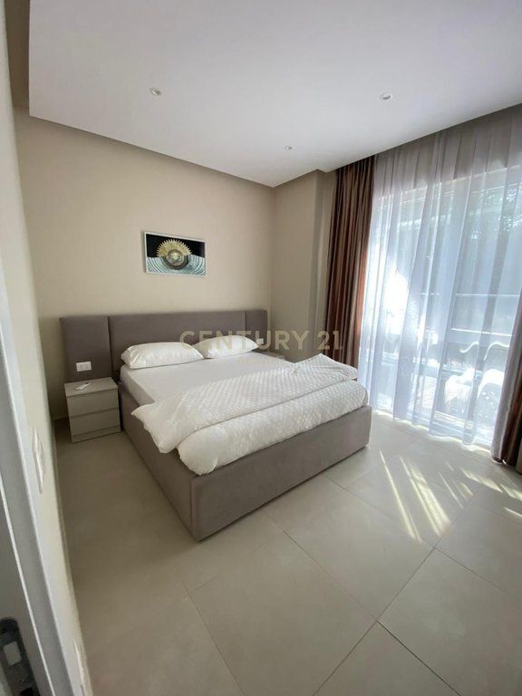 SHITET APARTAMENT NE VIJE TA PARE ME DETIN TEK MALI I ROBIT