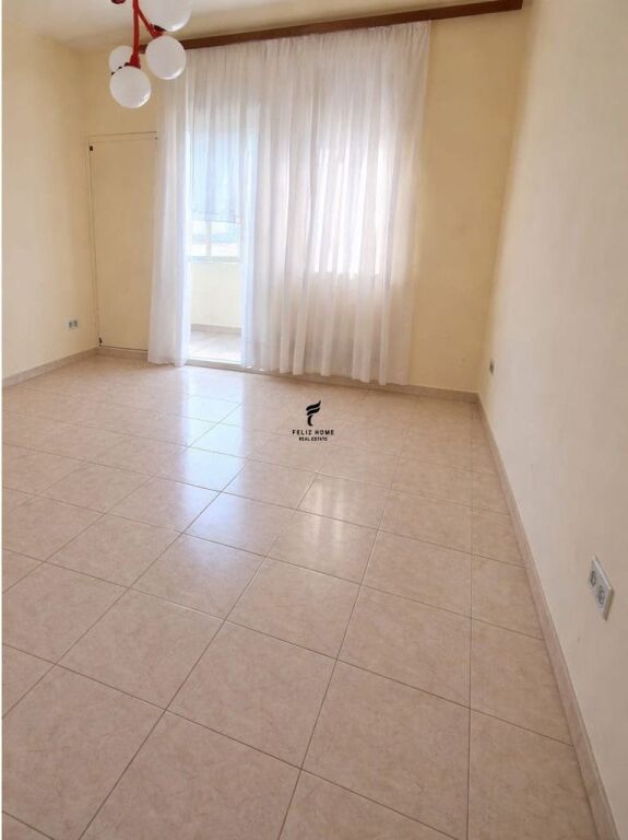 ZYRE ME QERA 87 M2 PAZARI I RI 50.000 LEKE