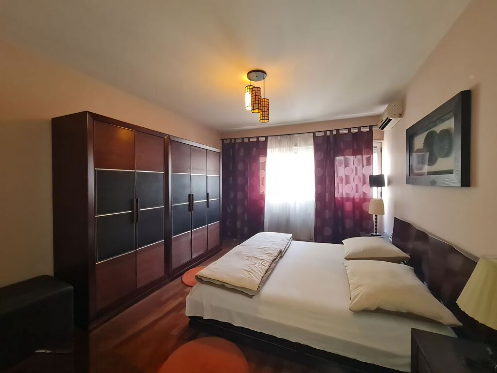 Shitet apartament 2+1 tek Komuna e Parisit.