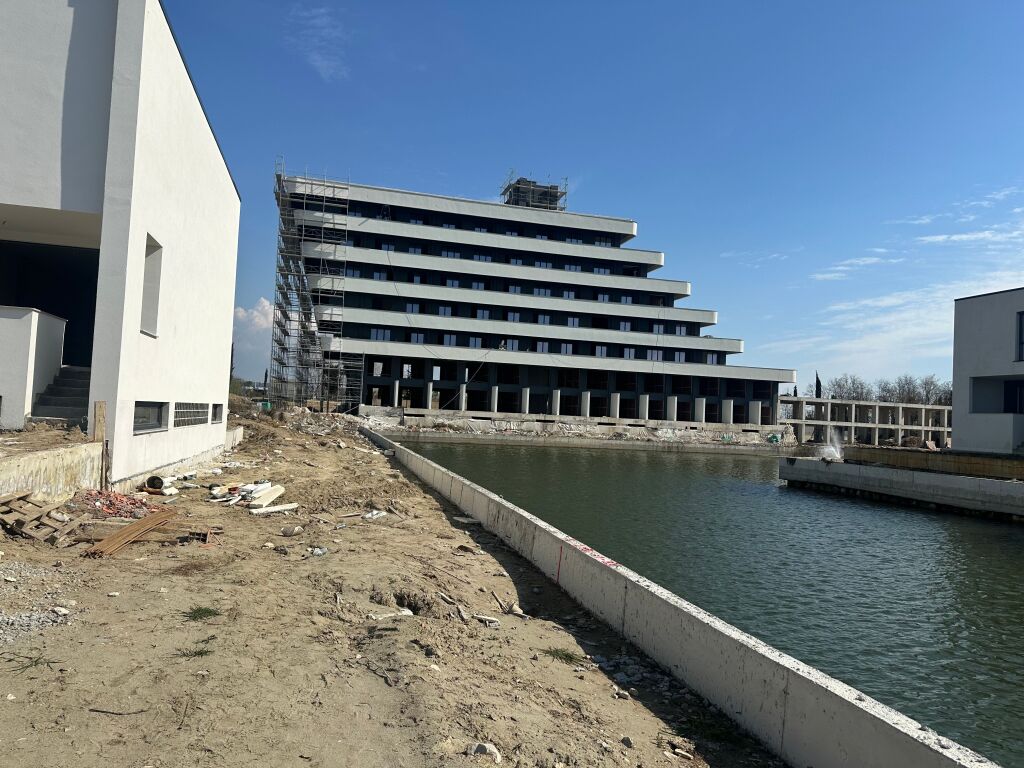 Vila ne Shitje Turquoise Marina