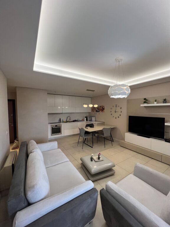 Shitet 1+1 te Liqeni Thatë