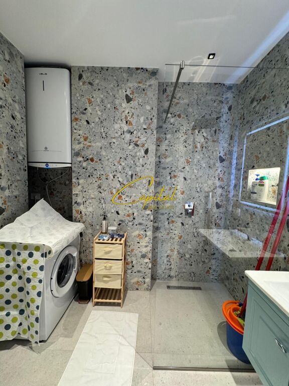 APARTAMENTE ME QIRA PER AIR BNB RRUGA MINE PEZA 2.200 EURO