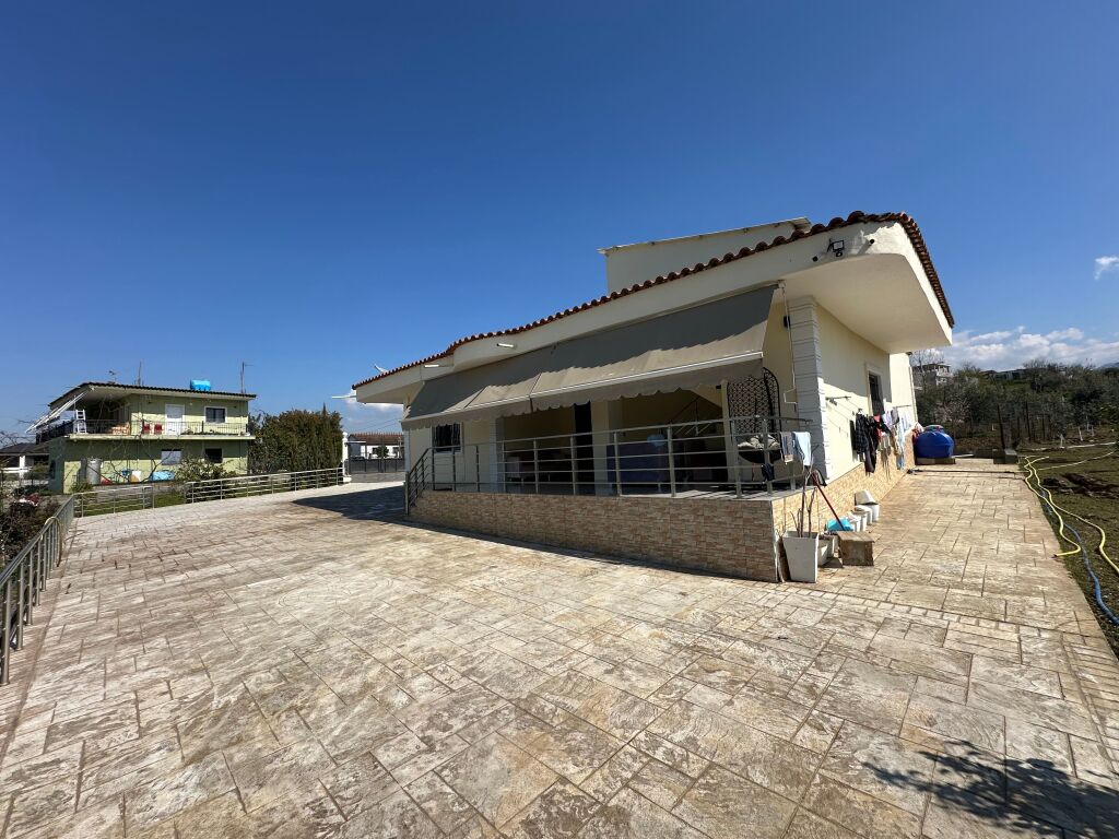 Private House for Sale - Tapizes Lake