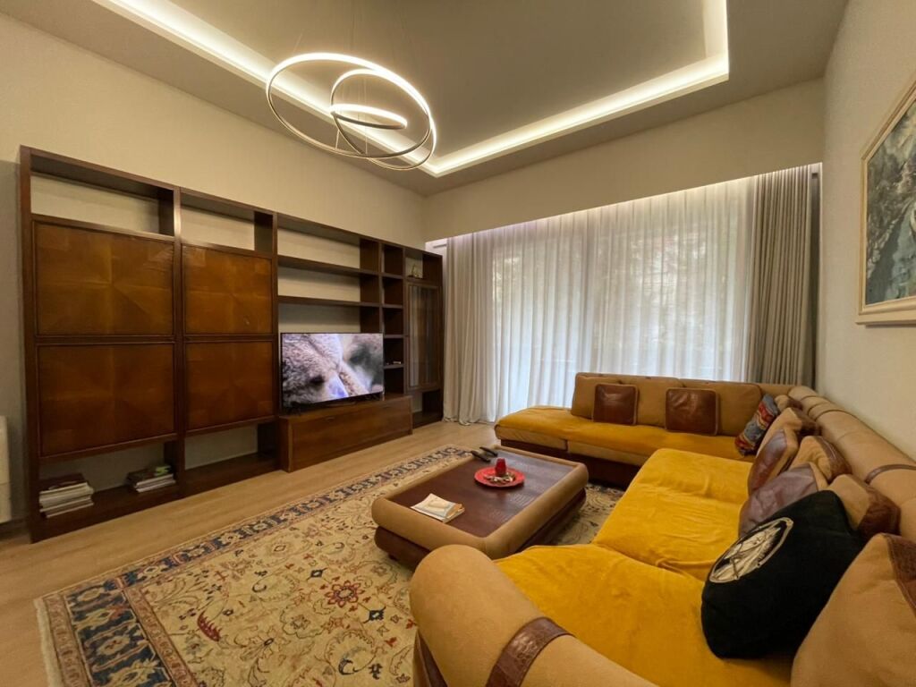 Apartament 3+1+2 Parking per shitje tek Liqeni i Thate.