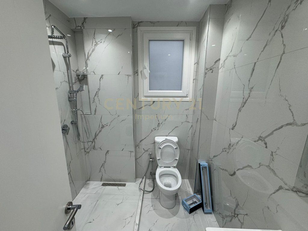 Jepet me qira Apartament 2+1 me Verandë – Kodra e Priftit