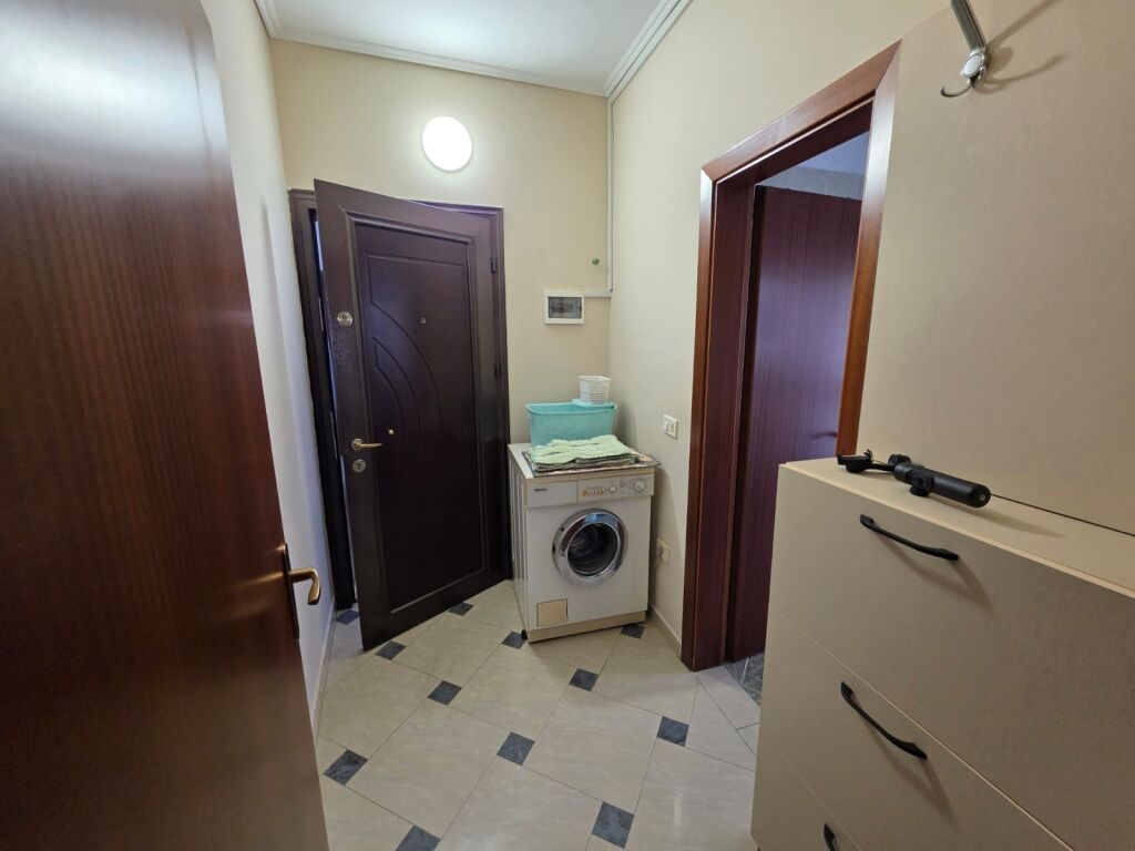 Affittasi 1+1 a Komuna