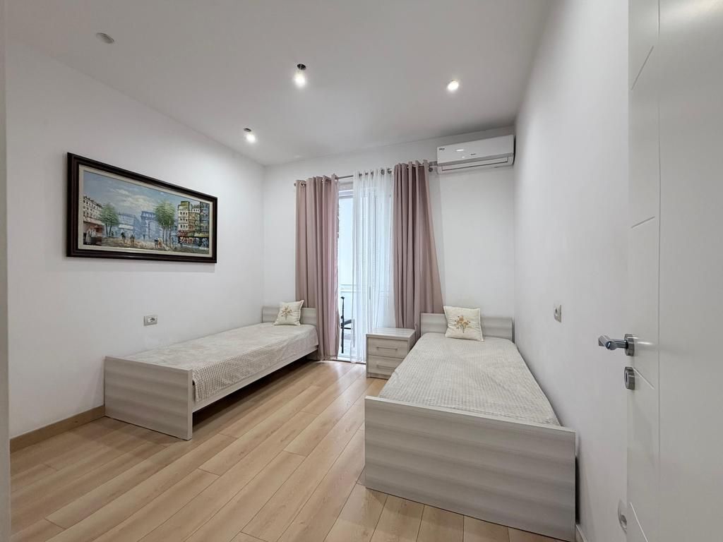 KAFE FLORA, SHESIM APARTAMENT 3+1