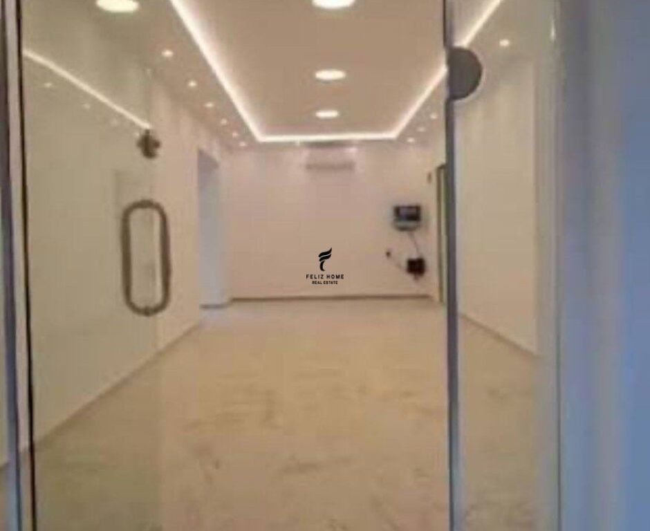 SHOP FOR RENT 40 M2 21 DECEMBER 80,000 LEKE FH-64376